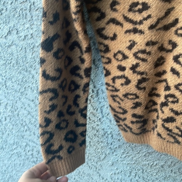 ANIMAL print sweater - Picture 3 of 3